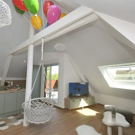 Up, Proche Basel, Loft Sous Combles & Vue 圣路易
